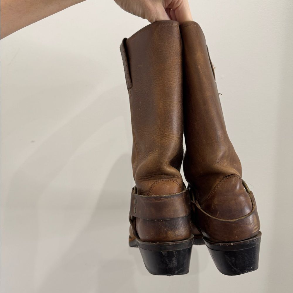$499 Frye Harness 12R Tan Brown Cavalry Western Cowboy Harness Distressed Boot - Picture 10 of 15